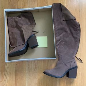 BRAND NEW Brown Suede Boots